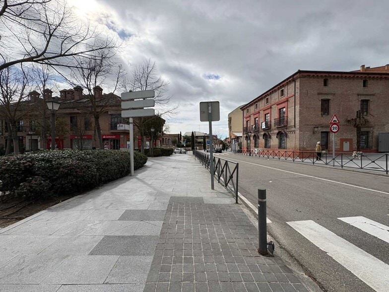 Avenida Adolfo Suárez, 25, Boadilla del Monte, Madrid en alquiler - Foto del edificio - Imagen 2 de 2