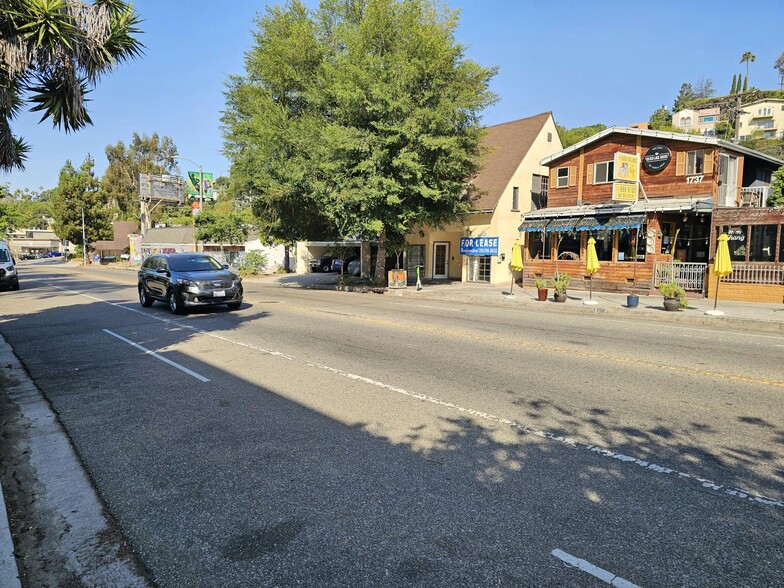 1733 Silver Lake Blvd, Los Angeles, CA en alquiler - Foto del edificio - Imagen 3 de 28