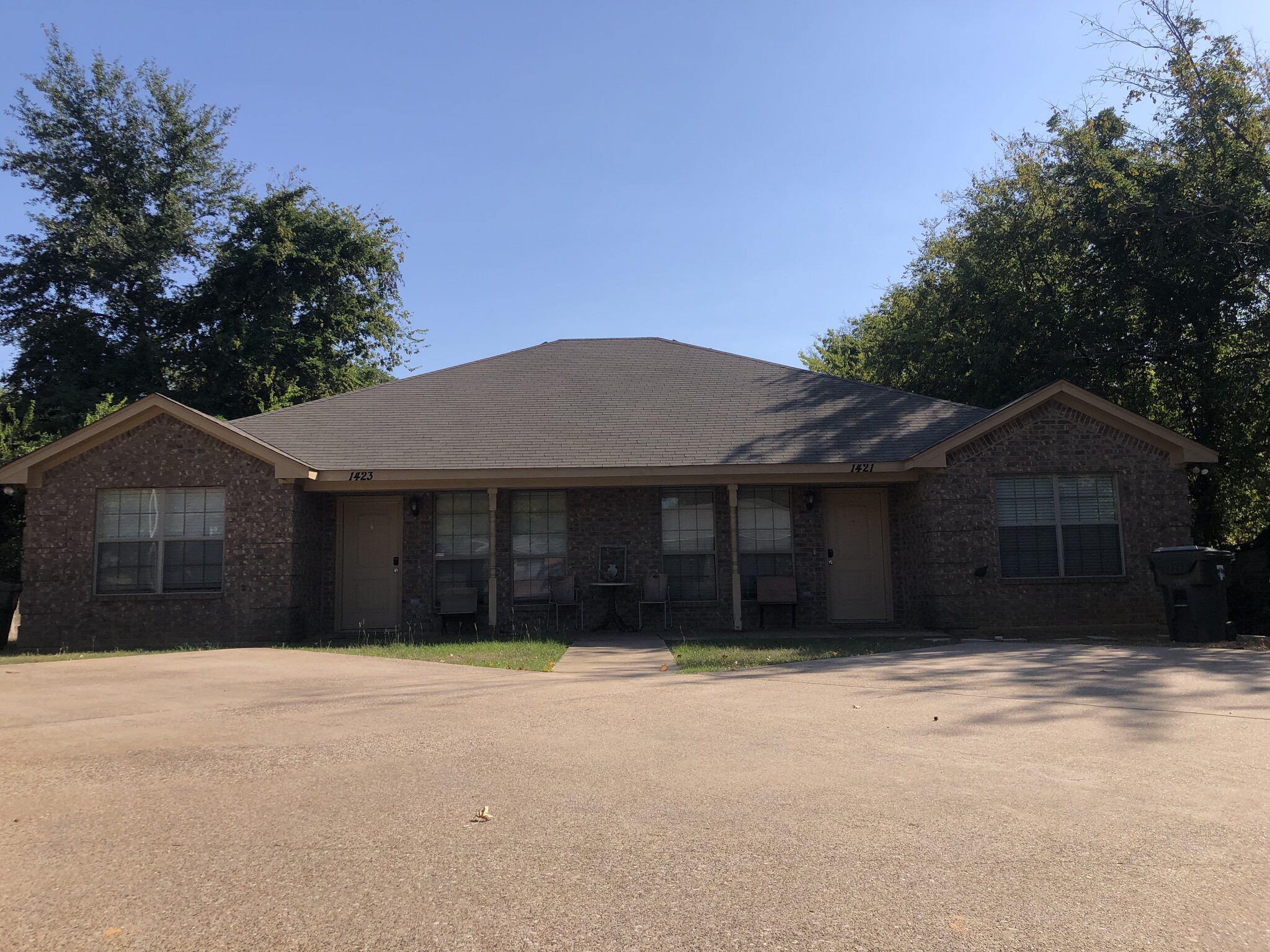 1421 E Houston St, Tyler, TX en venta Foto principal- Imagen 1 de 2