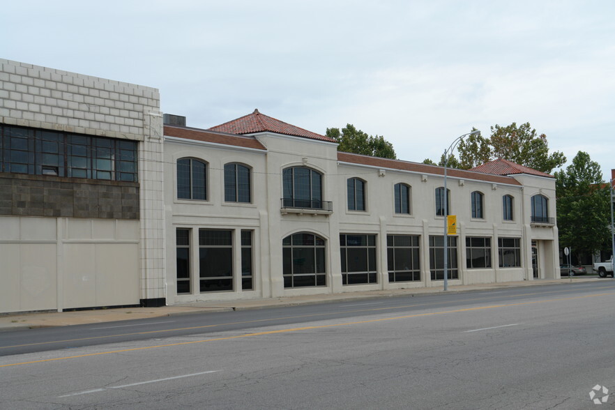 1501 E Douglas, Wichita, KS en alquiler - Foto del edificio - Imagen 2 de 3