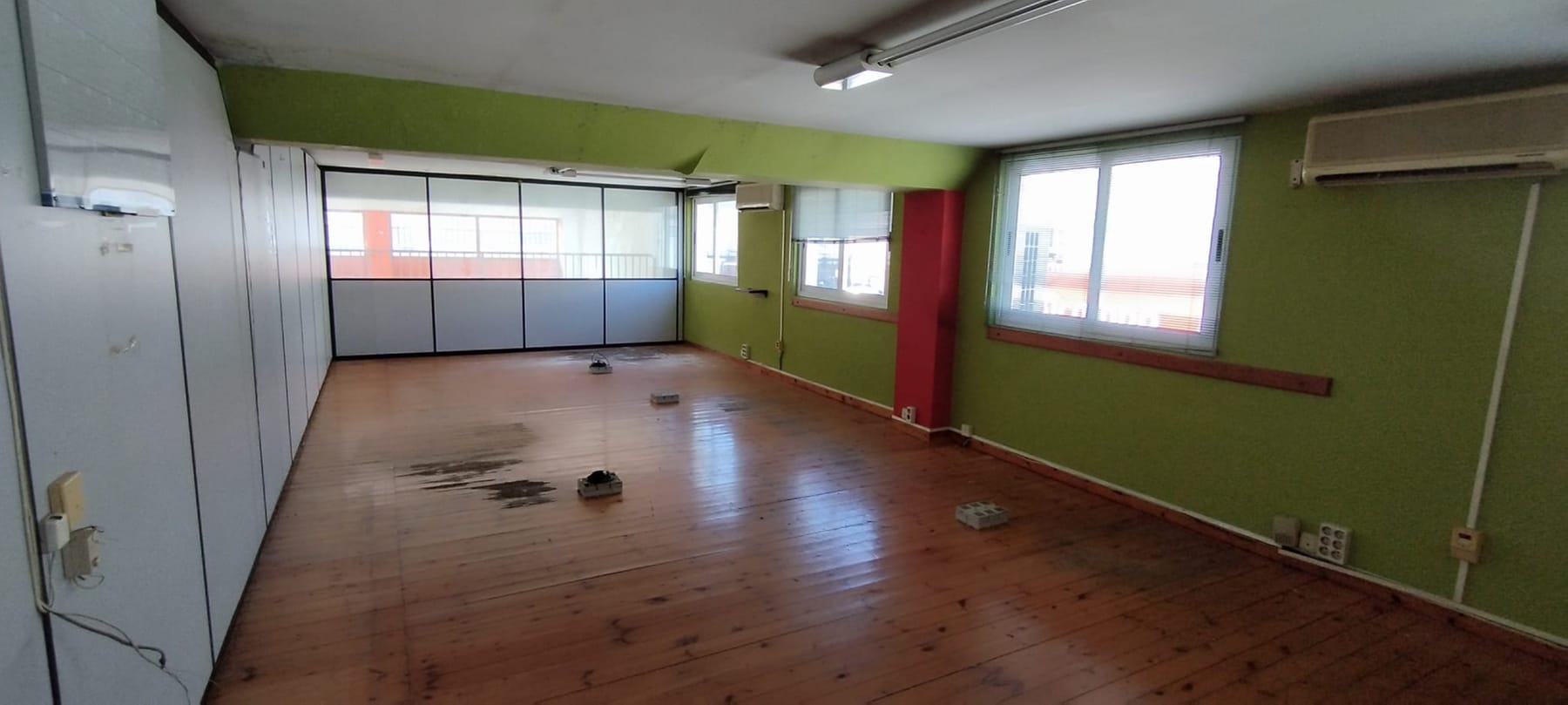 Torrelavega, CNT 39300 - Unidad - - - Foto del interior - Image 2 of 7