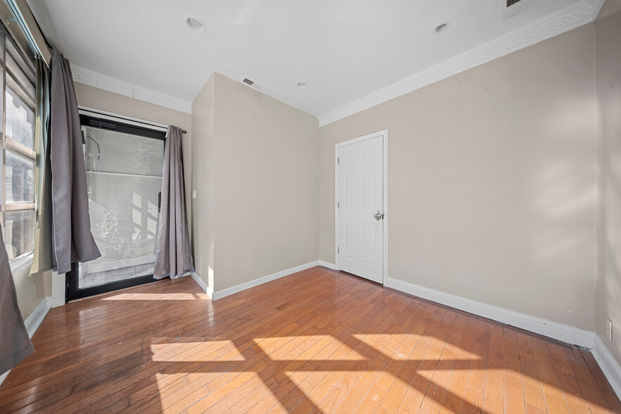 200-17 Linden Blvd, Saint Albans, NY en venta - Foto del edificio - Imagen 2 de 36