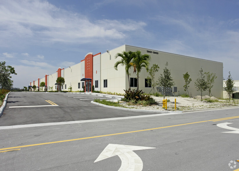 13431-13453 NW 19th Ln, Miami, FL en alquiler - Foto del edificio - Imagen 3 de 26