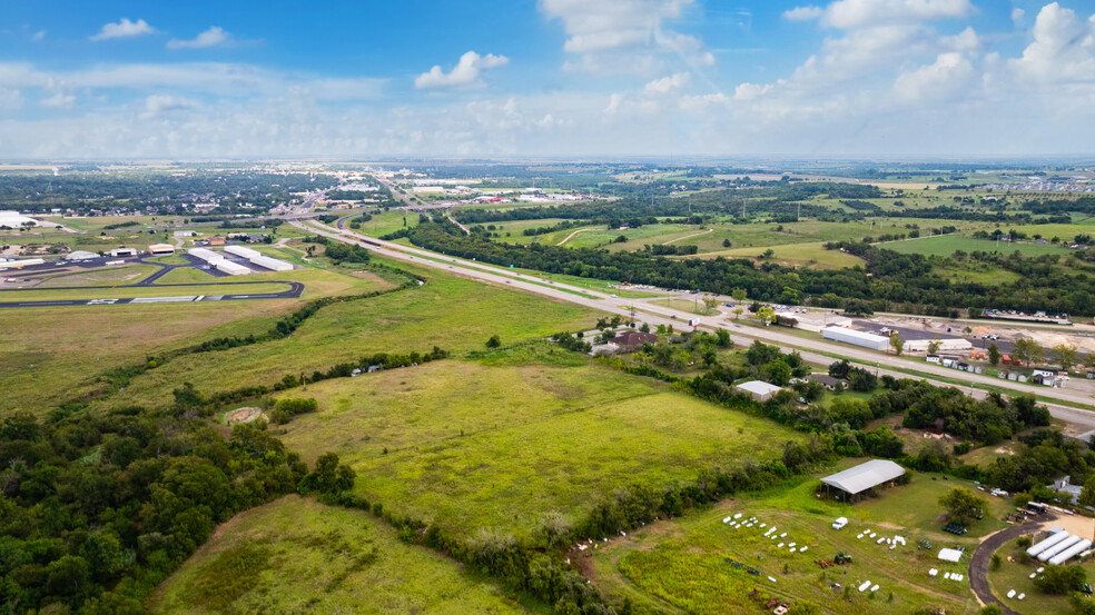 West 2nd Street, Taylor, TX en venta - Foto del edificio - Imagen 2 de 4