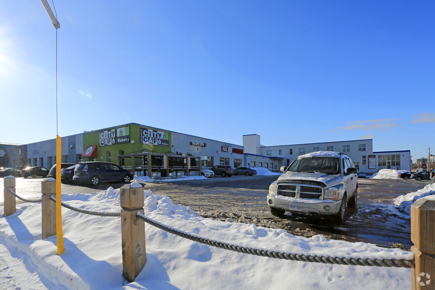 50 Ottawa St S, Kitchener, ON en alquiler - Foto del edificio - Imagen 2 de 7