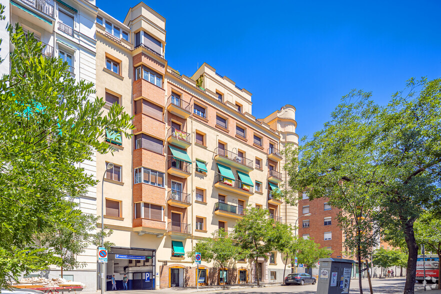 Calle Guzmán el Bueno, 116, Madrid, Madrid en venta - Foto del edificio - Imagen 2 de 4