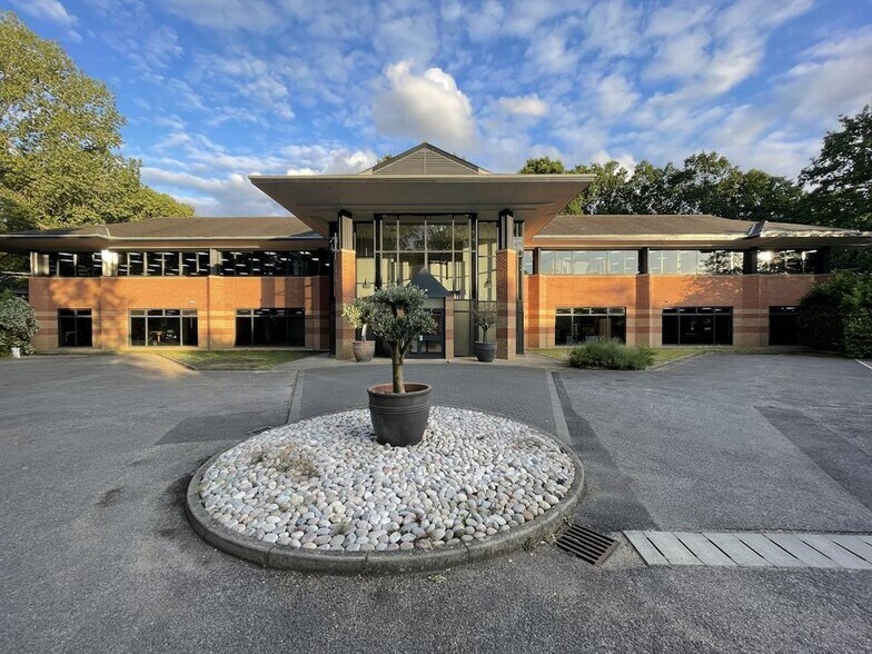 Milton Rd, Uxbridge en alquiler - Foto del edificio - Imagen 1 de 14