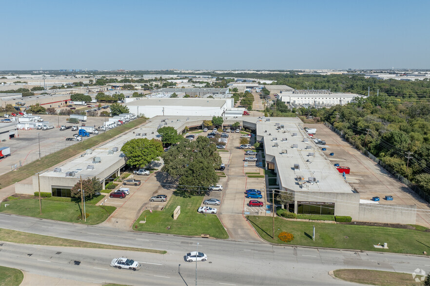 1517 W Carrier Pky, Grand Prairie, TX en alquiler - Foto del edificio - Imagen 2 de 14