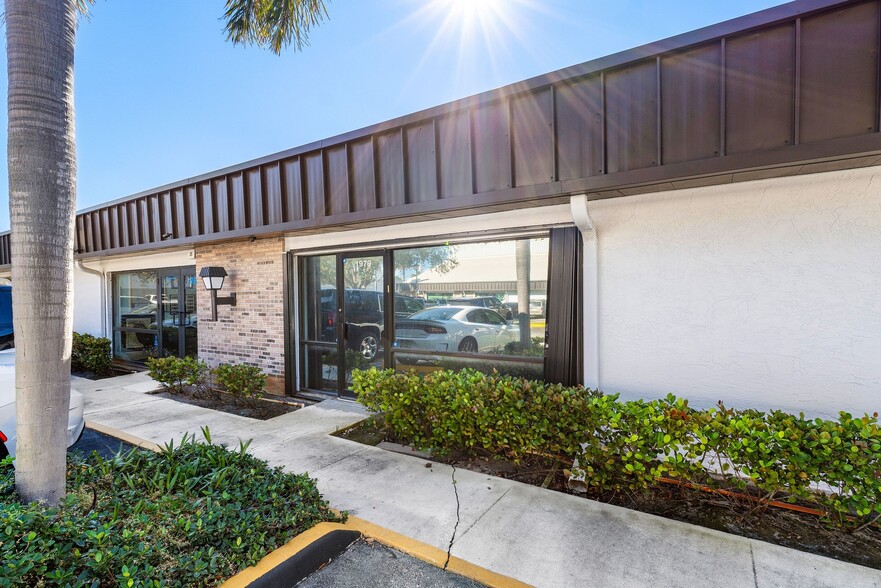 1979 10th Ave N, Lake Worth Beach, FL en venta - Foto del edificio - Imagen 2 de 4