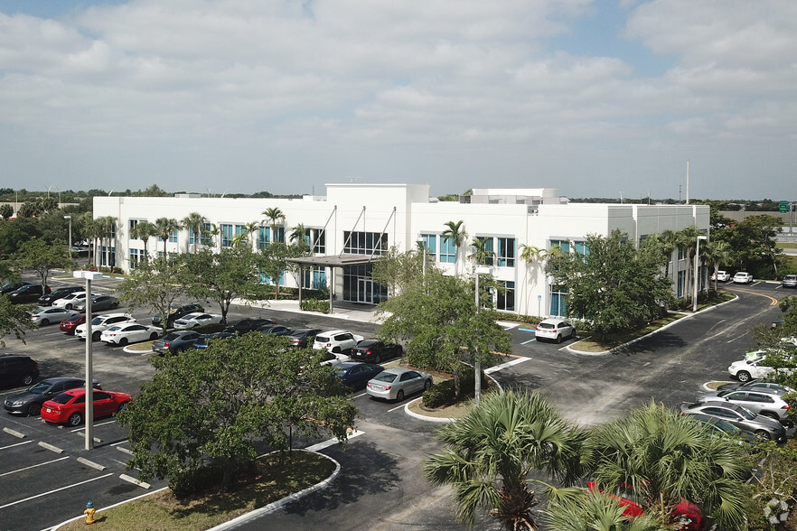 2010 NW 150th Ave, Pembroke Pines, FL en alquiler - Foto del edificio - Imagen 1 de 11