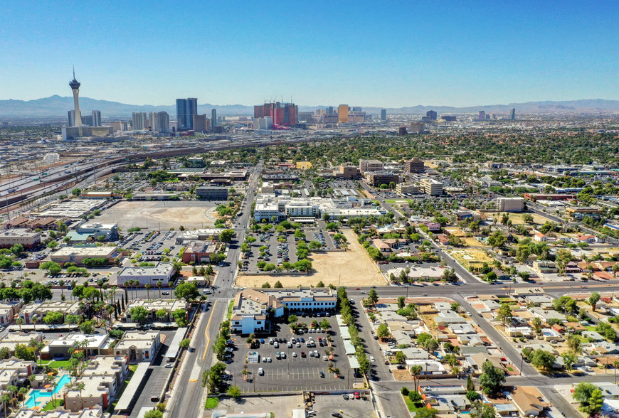 400 Shadow Ln, Las Vegas, NV en alquiler - Vista aérea - Imagen 3 de 3