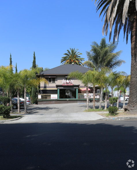 755 S Hobart Blvd, Los Angeles, CA en alquiler - Foto del edificio - Imagen 1 de 3