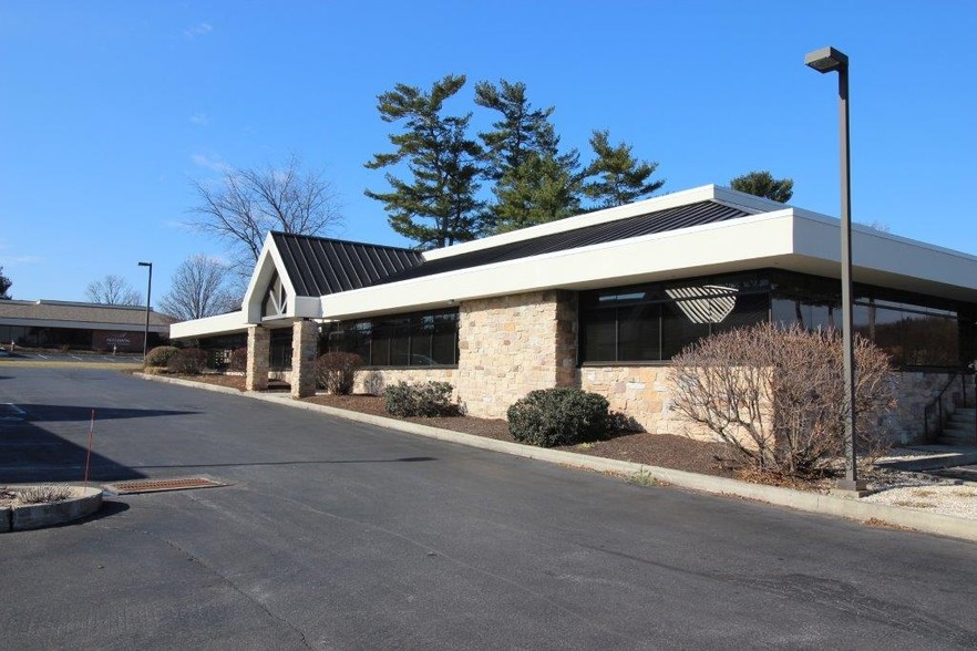 10 Commerce Dr, Wyomissing, PA en alquiler - Foto del edificio - Imagen 2 de 4