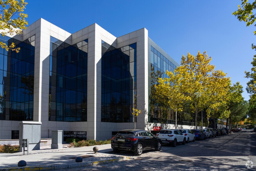 Calle Teide, 4, San Sebastián de los Reyes, Madrid en alquiler - Foto del edificio - Imagen 3 de 26