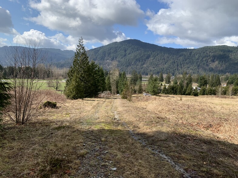 Seux Road and Silvester Road, Fraser Valley, BC en venta - Foto principal - Imagen 1 de 8