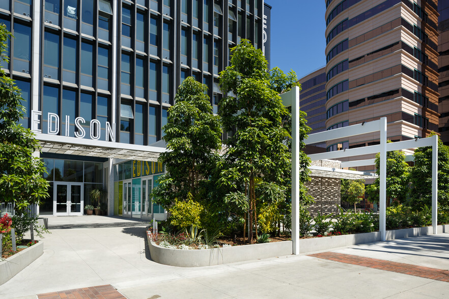 100 Long Beach Blvd, Long Beach, CA en alquiler - Foto del edificio - Imagen 2 de 4