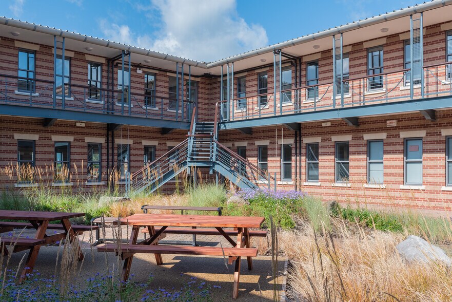 200-240 Park Ave, Almondsbury en alquiler - Foto del edificio - Imagen 2 de 7