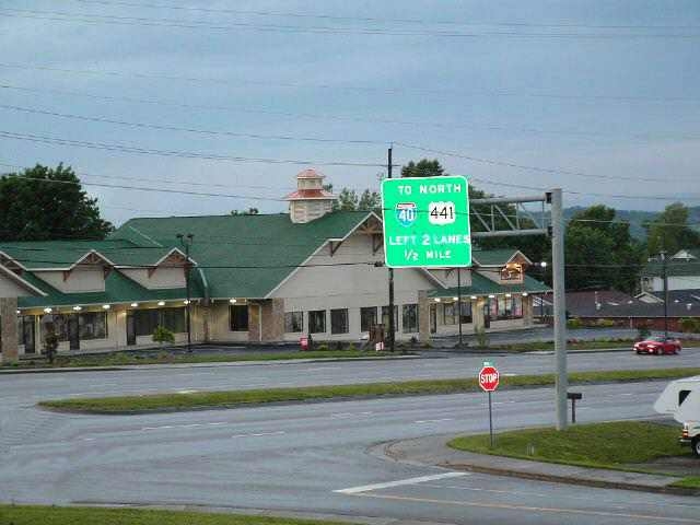 725 Parkway, Sevierville, TN en alquiler - Foto del edificio - Imagen 1 de 8