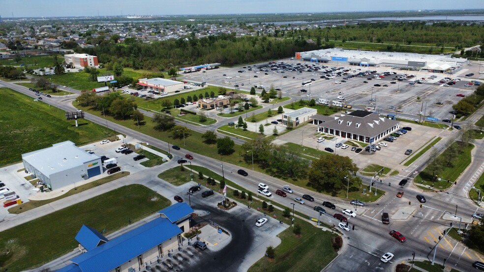 8109 W Judge Perez Dr, Chalmette, LA en alquiler - Foto del edificio - Imagen 3 de 4