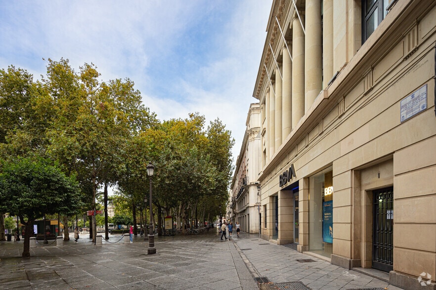 Calle Granada, 1, Sevilla, Sevilla en alquiler - Foto del edificio - Imagen 3 de 3