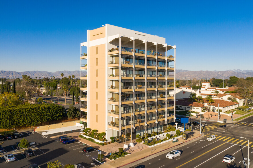 13701 Riverside Dr, Sherman Oaks, CA en alquiler - Foto del edificio - Imagen 1 de 6