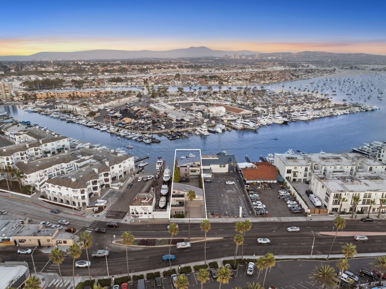 2410 Newport Blvd, Newport Beach, CA en venta - Foto del edificio - Imagen 2 de 35