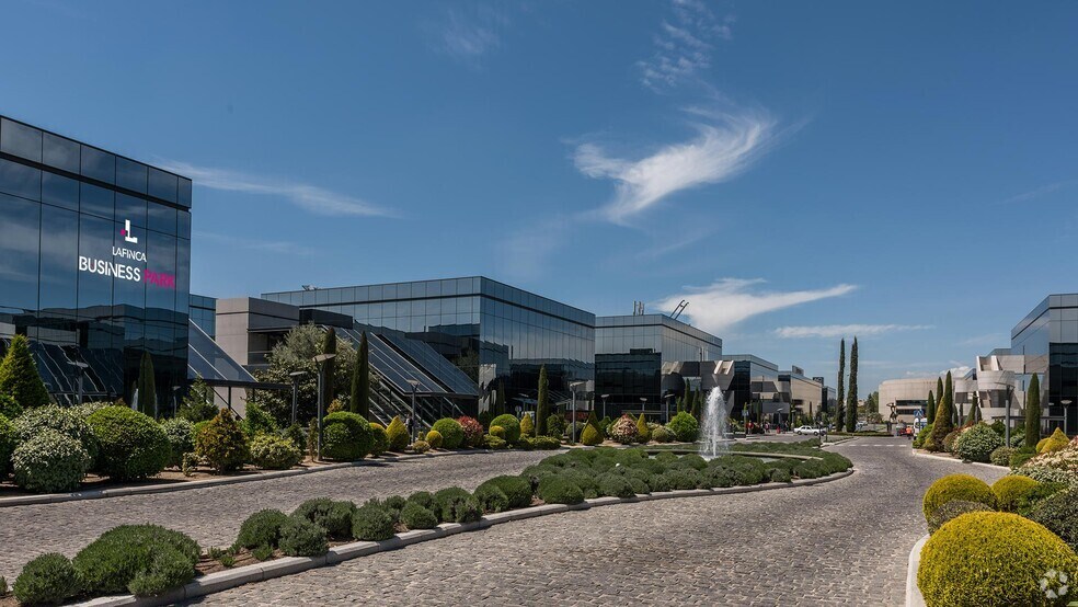 Paseo del Club Deportivo, 1, Pozuelo de Alarcón, Madrid en alquiler - Foto del edificio - Imagen 2 de 15