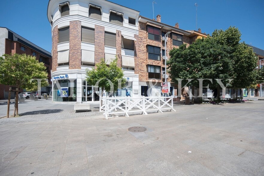 Local en Las Rozas de Madrid, Madrid en alquiler - Foto del edificio - Imagen 2 de 4
