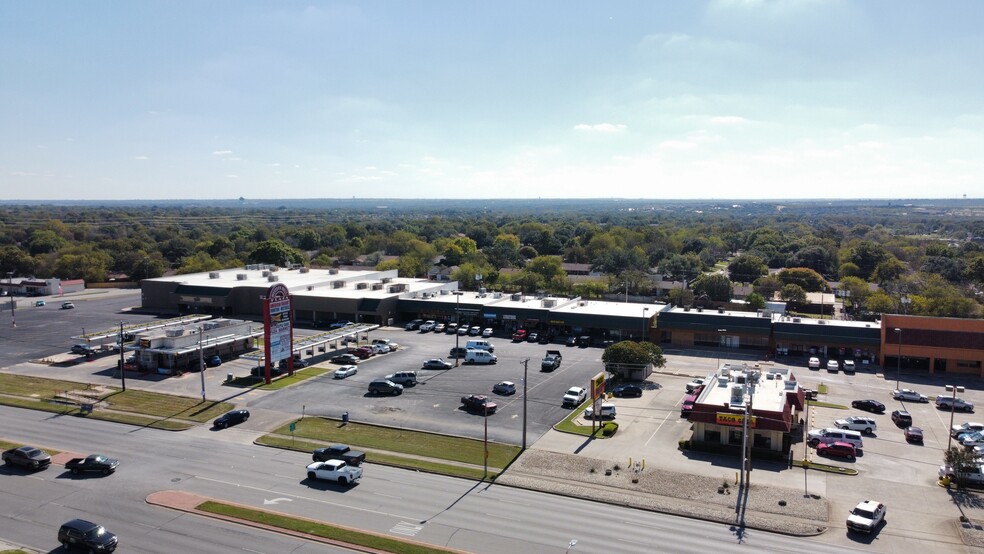 8625 Camp Bowie West Blvd, Fort Worth, TX en alquiler - Foto del edificio - Imagen 1 de 12