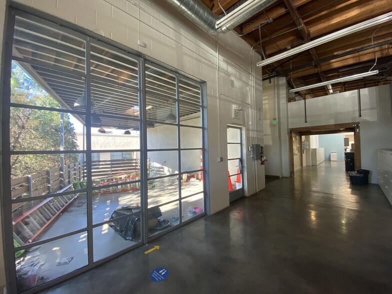 100 E Graham Pl, Burbank, CA en alquiler - Foto del interior - Imagen 3 de 4