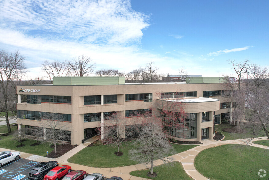 8275 Allison Pointe Trl, Indianapolis, IN en alquiler - Foto del edificio - Imagen 1 de 22