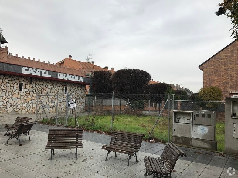 Calle Rosalía Castro, 3, San Fernando de Henares, Madrid en venta - Foto del edificio - Imagen 2 de 2