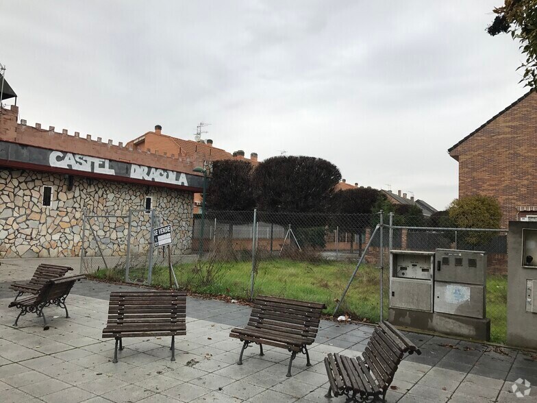 Calle Rosalía Castro, 3, San Fernando de Henares, Madrid en venta - Foto del edificio - Imagen 2 de 2