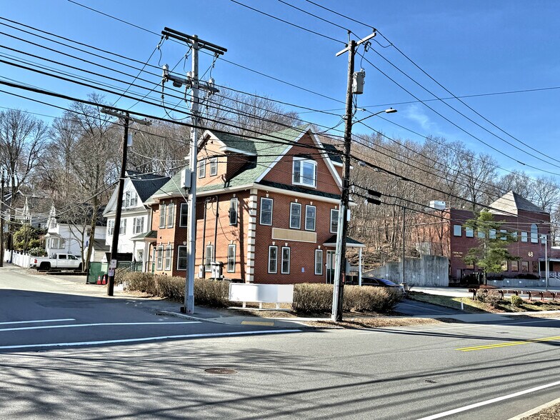 44 Montvale Ave, Stoneham, MA en venta - Foto del edificio - Imagen 2 de 31