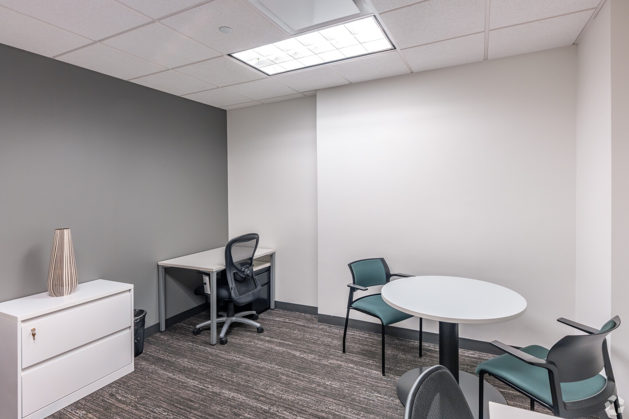 1325 Avenue of the Americas, New York, NY en alquiler Foto del edificio- Imagen 1 de 1