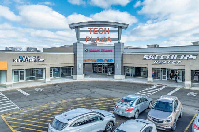 Más detalles de 8301-8399 E 12 Mile Rd, Warren, MI - Local en alquiler