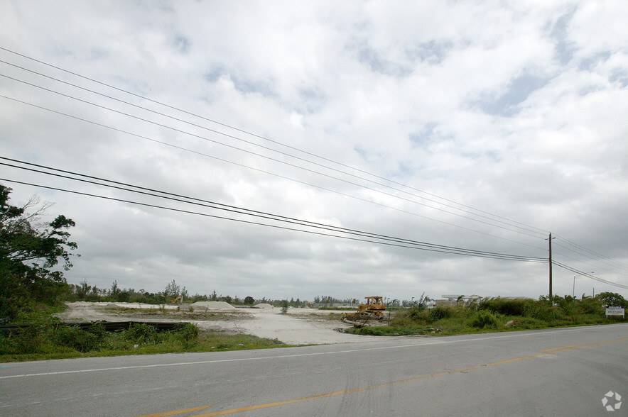 NW Frontage Rd/138 St Rd, Hialeah, FL en alquiler - Foto del edificio - Imagen 2 de 2