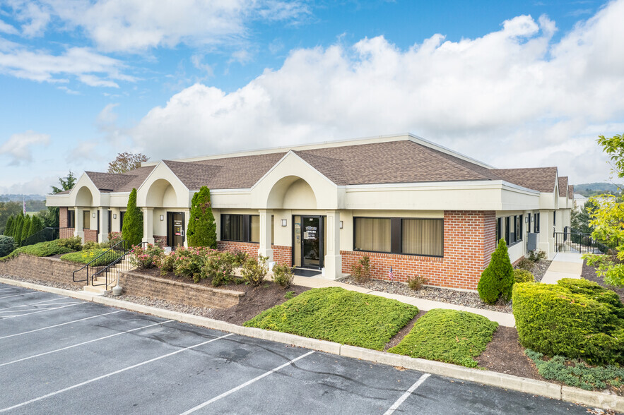 2208 Quarry Dr, West Lawn, PA en alquiler - Foto del edificio - Imagen 1 de 28