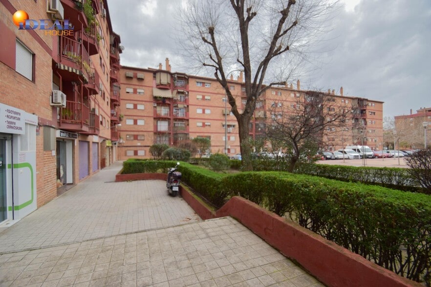 Plaza Poeta Garcilaso de la Vega, 6, Granada, Granada en venta - Foto del edificio - Imagen 2 de 42