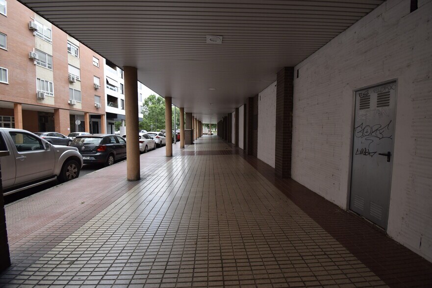 Calle Dámaso Alonso, Alcalá de Henares, Madrid en venta - Foto del edificio - Imagen 3 de 4