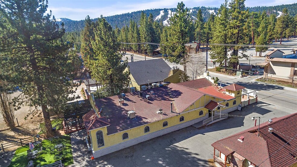 42164 Moonridge Way, Big Bear Lake, CA en venta - Foto del edificio - Imagen 2 de 28