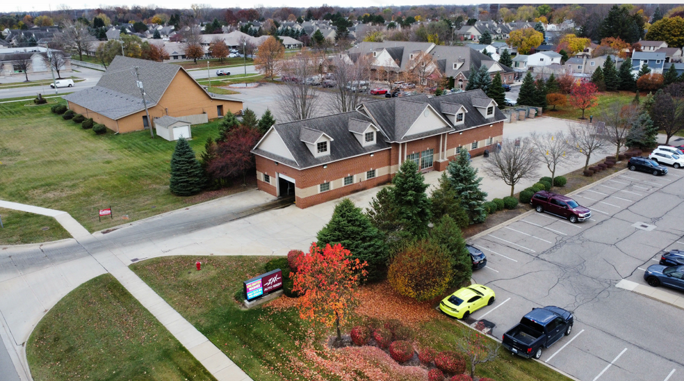 43103 Schoenherr Rd, Sterling Heights, MI en venta - Foto del edificio - Imagen 1 de 2