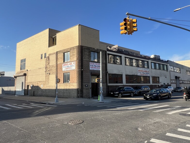 31-16 Hunters Point Ave, Long Island City, NY en alquiler - Foto del edificio - Imagen 2 de 3