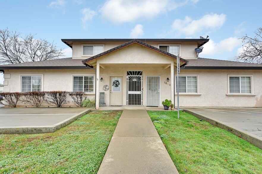 1633 Starr Dr, Yuba City, CA en venta - Foto del edificio - Imagen 1 de 28