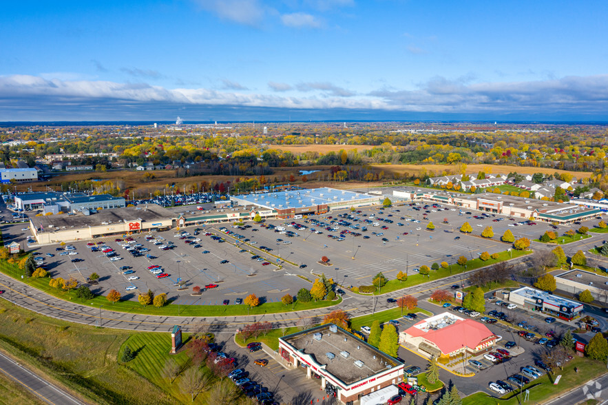 12900-13020 Riverdale Dr NW, Coon Rapids, MN en alquiler - Foto del edificio - Imagen 2 de 13