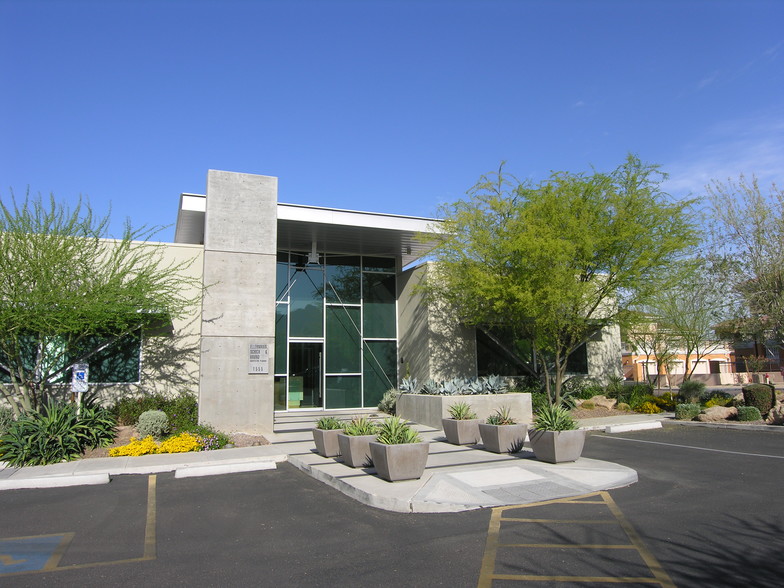 1555 E Orangewood Ave, Phoenix, AZ en alquiler - Foto principal - Imagen 1 de 19