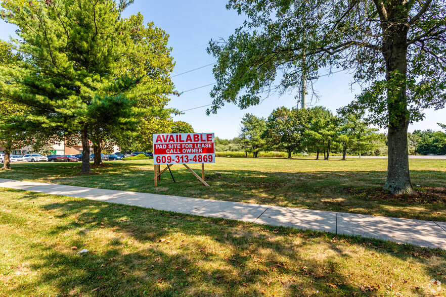 337 Applegarth Rd, Monroe Township, NJ en alquiler - Foto del edificio - Imagen 3 de 11