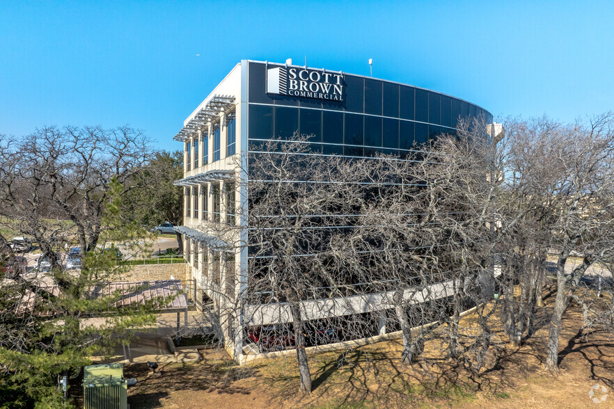 417 Oakbend Dr, Lewisville, TX en alquiler - Foto del edificio - Imagen 3 de 18