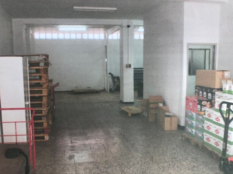 Local en SEVILLA en venta - Foto del interior - Imagen 2 de 2