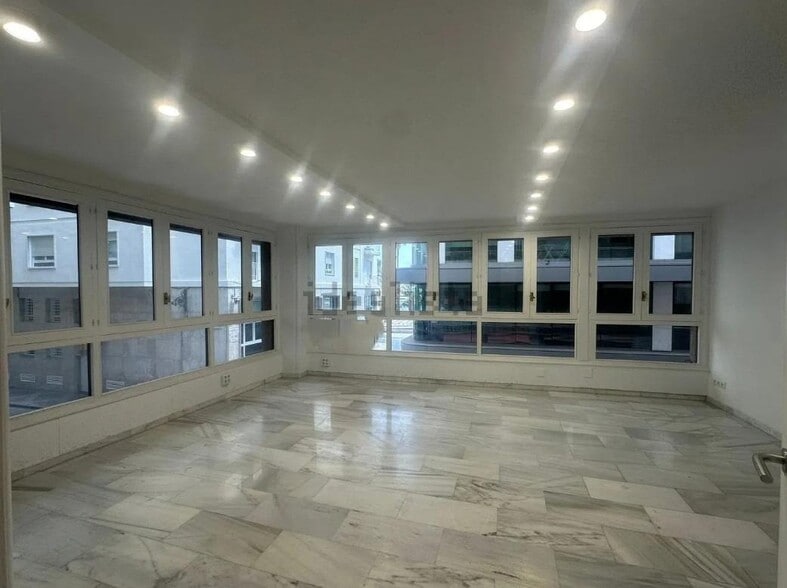 Local en Alicante, Alicante en alquiler - Foto del edificio - Imagen 1 de 18